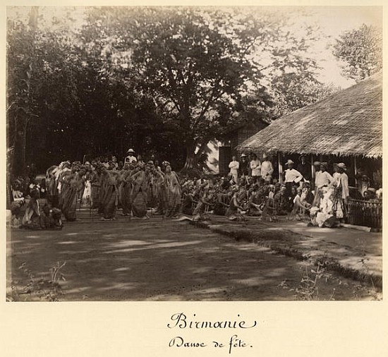 Burmese dancers celebrating, Burma, late 19th century à Photographe anglais