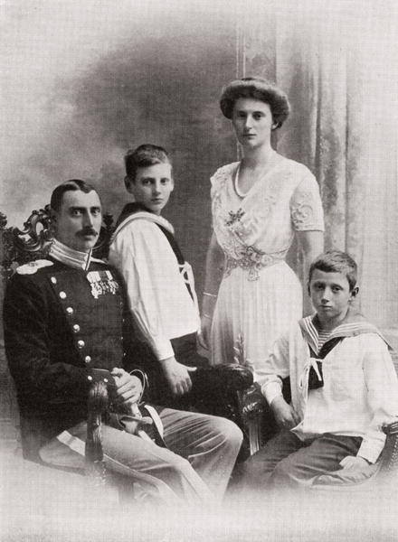 The Danish Royal Family, from ''The Year 1912'', published London, 1913 (b/w photo)  à Photographe anglais