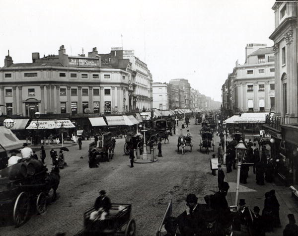 View down Oxford Street, London, c.1890 (b/w photo)  à Photographe anglais