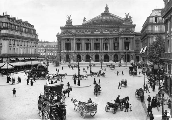 General view of the Paris Opera House, late 19th century (b/w photo)  à Photographe français