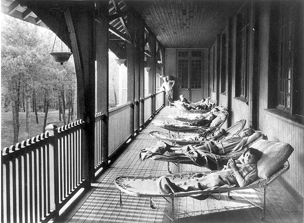 Children at a convalescent home in the Vosges, from a brochure for ''L''Enfance Cooperative'', c.193 à Photographe français
