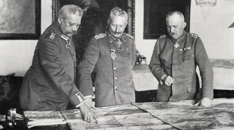 Paul Von Hindenburg (1847-1934) Kaiser Wilhelm II (1859-1941) & Erich Von Ludendorff (1865-1937) (b/ à Photographe allemand