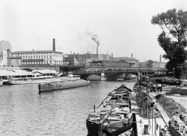 View of the River Spree, Berlin, c.1910 (b/w photo)  à Jousset