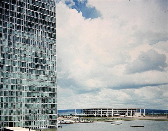 The Praca dos Tres Poderes, designed à Oscar Niemeyer