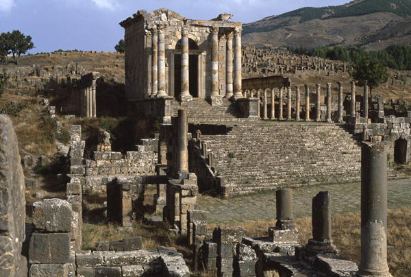 View of the temple of the Septimian family, High Imperial Period (27 BC-395 AD) (photo) (see also 26 à Période impériale romaine (27 av. JC-476 après JC)