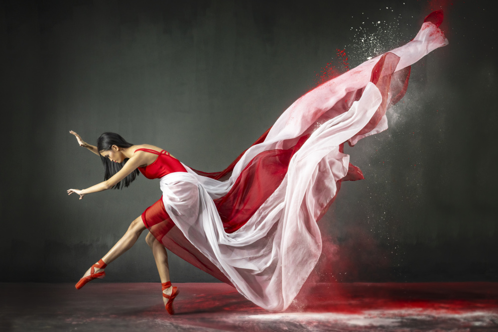Red and white balerina 1 à Ajar Setiadi