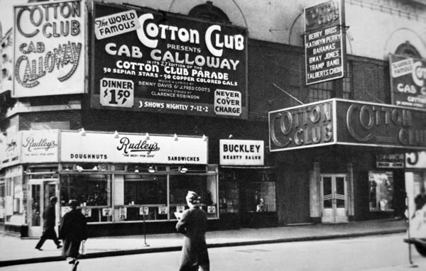 The Cotton Club in Harlem, New York City, c.1930 (b/w photo) à Photographe américain, (20ème siècle)