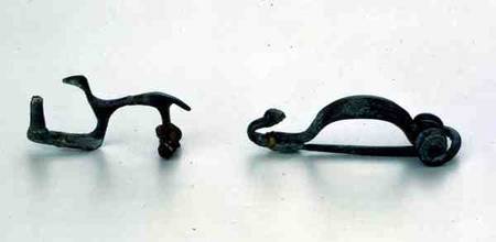 Two fibulae in the shape of animals, from Bragny sur Saone,La Tene style à Anonyme