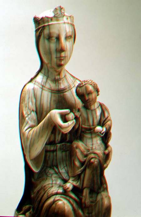 Madonna and Child, detail of ivory statue,French à Anonyme