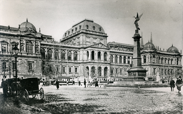 The University of Vienna and the Liebenberg Monument (b/w photo)  à Ecole autrichienne