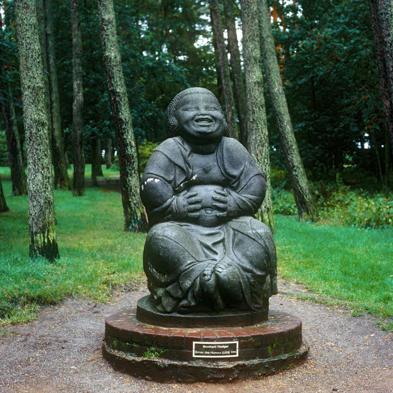 A Laughing Buddha Statue à Bernhard Hoetger