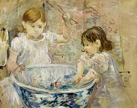 Enfants jouant avec la bassine