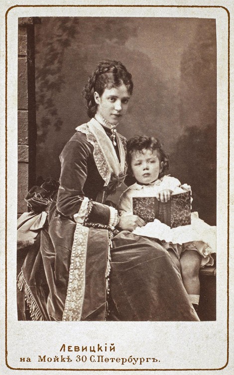 Empress Maria Fyodorovna (Dagmar of Denmark) (1847-1928) with son Nicholas Alexandrovich of Russia à Dimitrij Grigorjewitsch Lewizkij