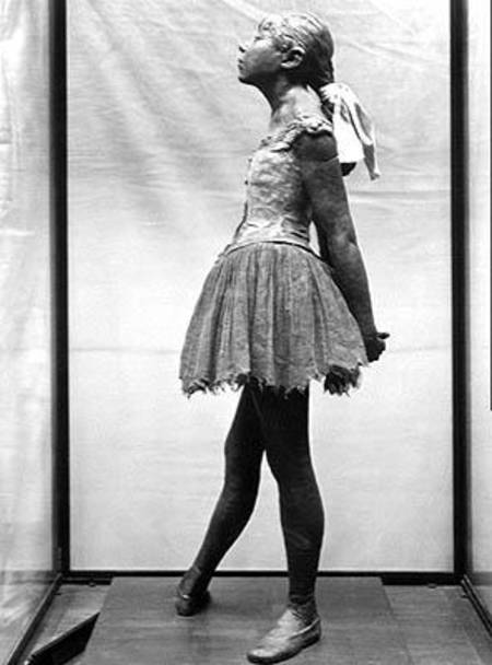 Little Dancer, Aged 14 (polychrome bronze, muslin, satin and wood base) à Edgar Degas
