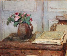 nature morte avec la palette de l'artiste et un vase avec des roses