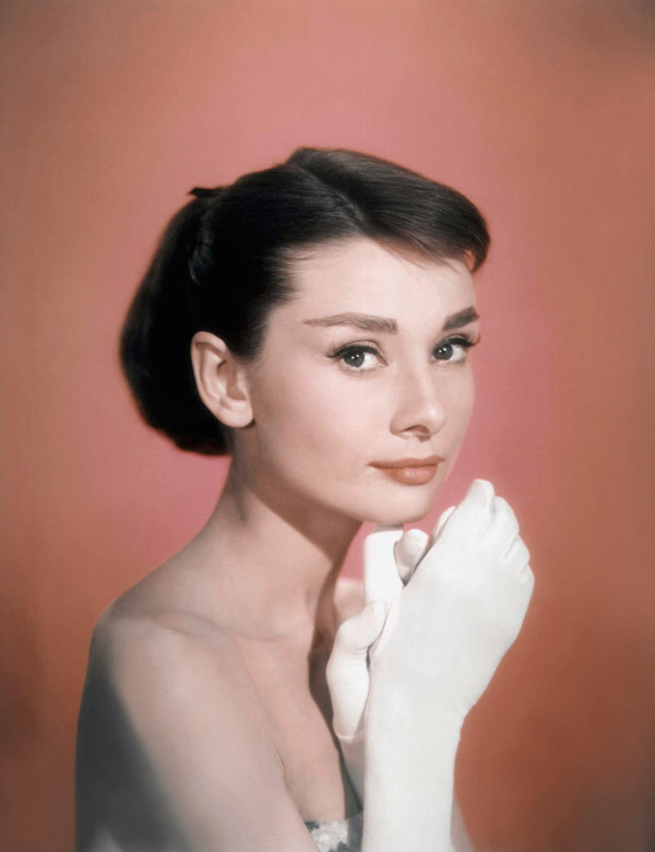 Portrait de Audrey Hepburn pour la promotion du film Sabrina à Photographies de Célébrités