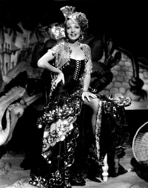 La femme et le pantin, THE DEVIL IS A WOMAN de JosefvonSternberg avec Marlene Dietrich à Photographies de Célébrités