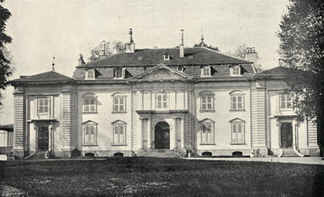 Voltaire's (1694-1778) house at Ferney (b/w photo) à Photographe français (19ème siècle)