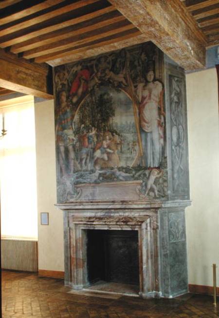 Fireplace in the Chambre du Roi (photo) à École française