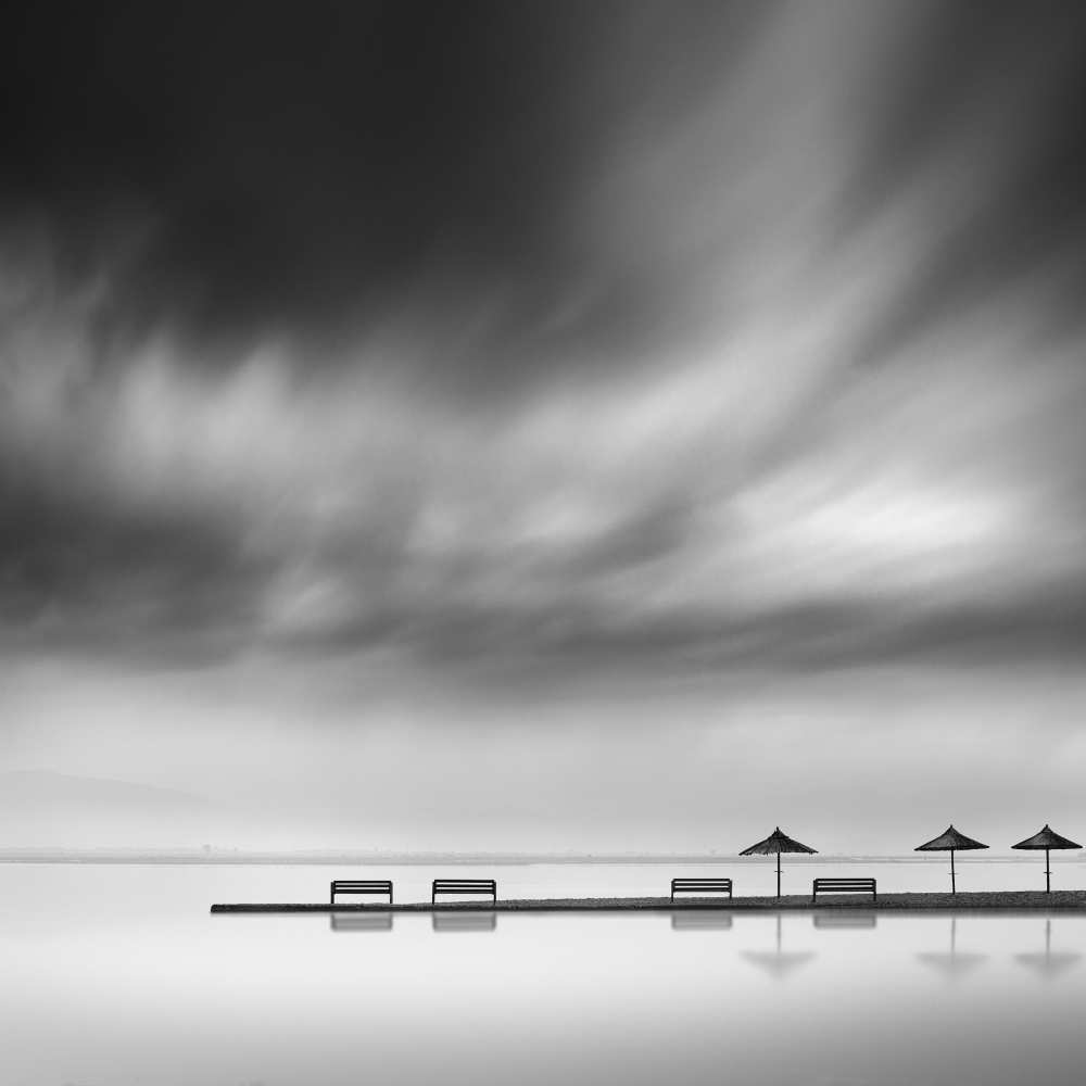 Four Benches and three umbrellas à George Digalakis