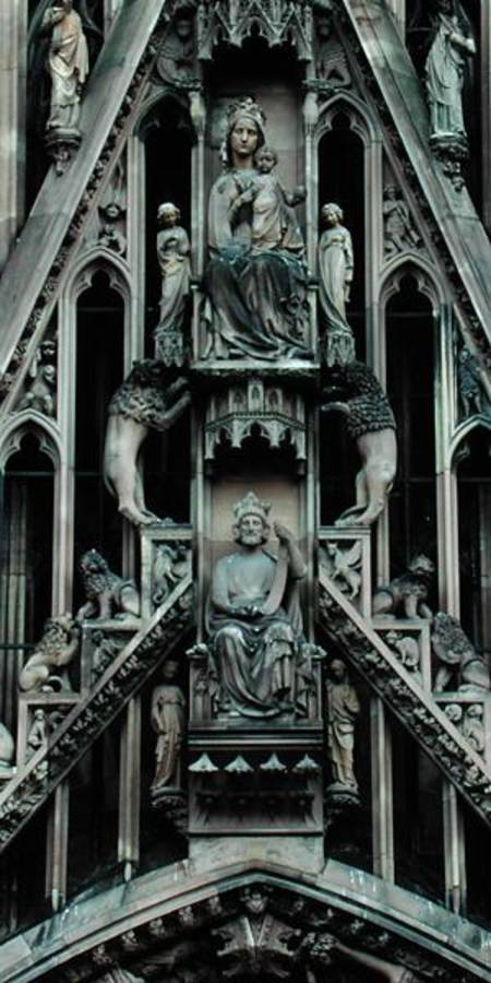 Detail of the Virgin and Child, from the gable above the central portal on the west facade à École allemande
