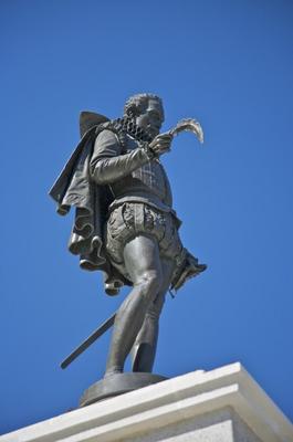 cervantes statue à Iñigo Quintanilla
