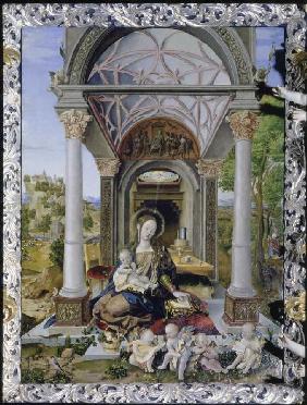 La Madonne dans le hall à l'avant-gauche de l'autel