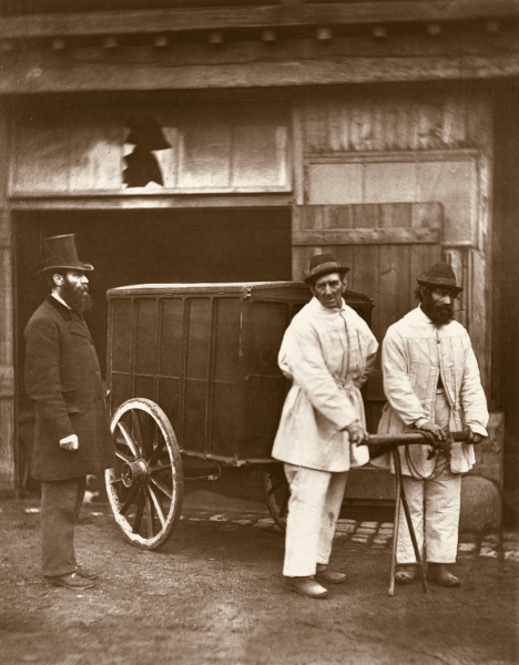 Public Disinfectors, from ''Street Life in London'', 1877-78 (woodburytype)  à John Thomson