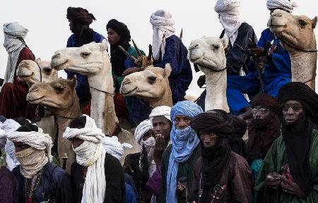 Watching the gerewol festival - Niger