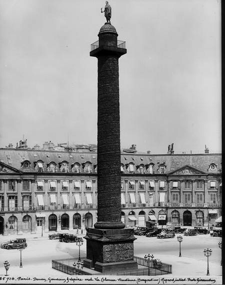 Place Vendome (1685-1708) with the Column built by Denon, Gondouin and Lepere in 1806-10 photographi à Jules Hardouin Mansart