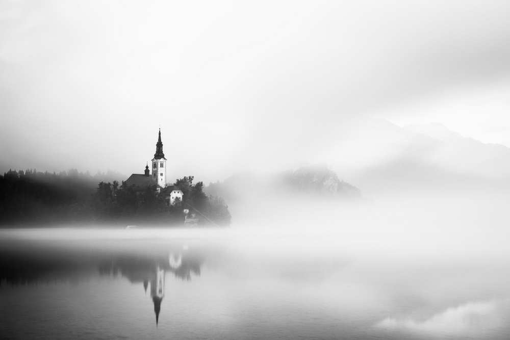 Sunrise at Lake Bled à Lubos Balazovic