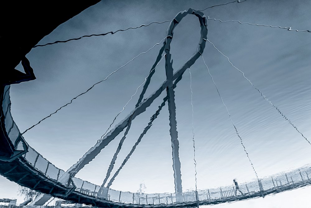 circular bridge à Luca Domenichi