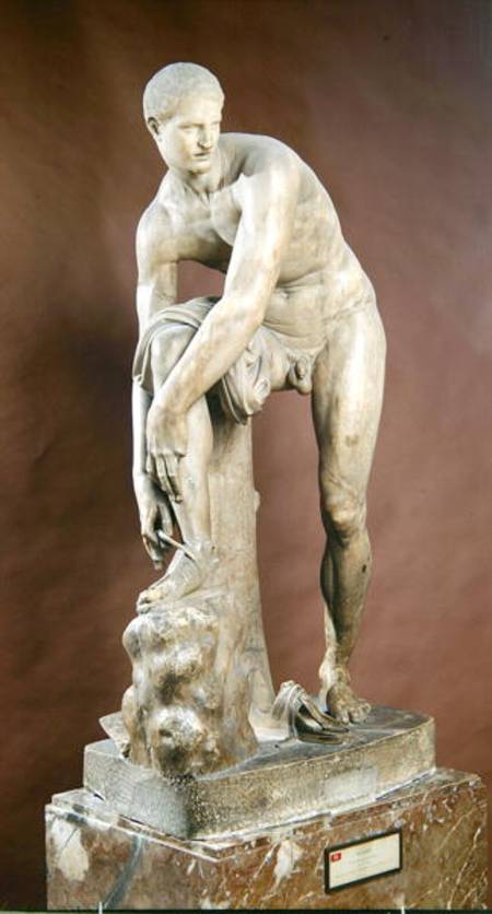 Hermes tying his sandal, Roman copy of a Greek original attributed to Lysippos à Lysippos