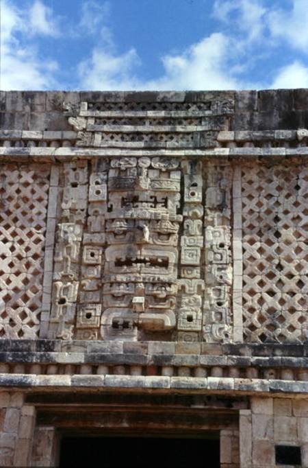 Carving detail from the East Building of the Nunnery Quadrangle, Late Classic Maya à Mayan