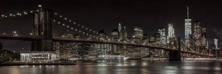 Ligne d\\\'horizon de Manhattan et pont de Brooklyn - Vue nocturne idyllique | Panorama 