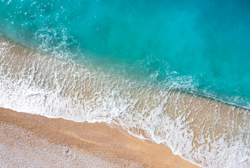 Wellen am Strand V, Sand und Türkises Wasser, Entspannung, Urlaub und Freiheit à Miro May