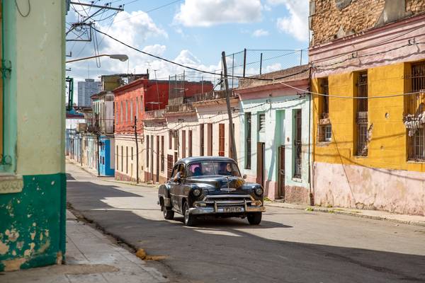 Street in Havana, Cuba. Oldtimer in Havanna, Kuba à Miro May