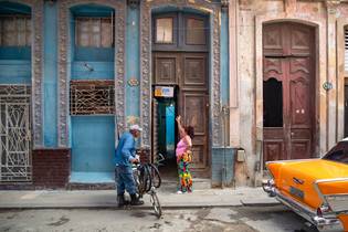 Date in Havana, Cuba