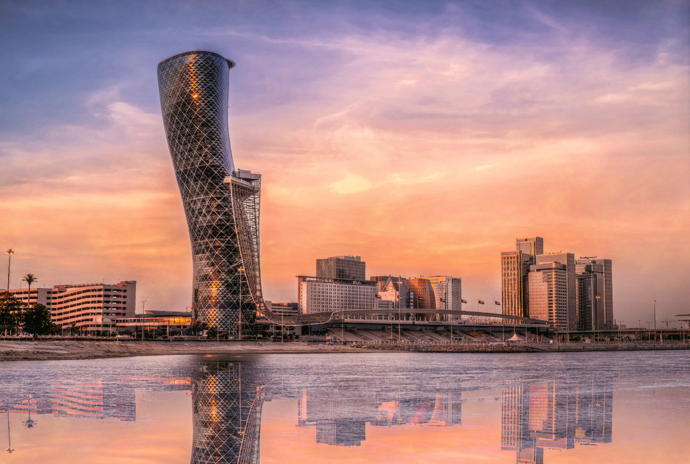 The Capital Gate, known as leaning tower in Abu dhabi, UAE à mohamed kazzaz
