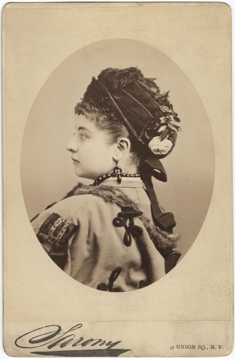 Portrait of Pauline Lucca (1841-1908) à Napoleon Sarony