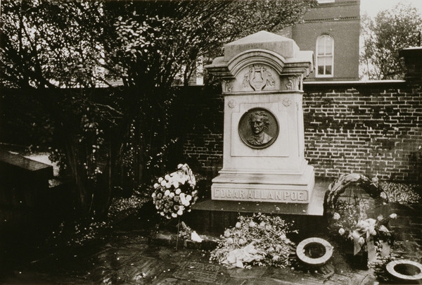 Edgar Allan Poes (1809-49) Grave, Baltimore, Untitled 28 à Nat Herz