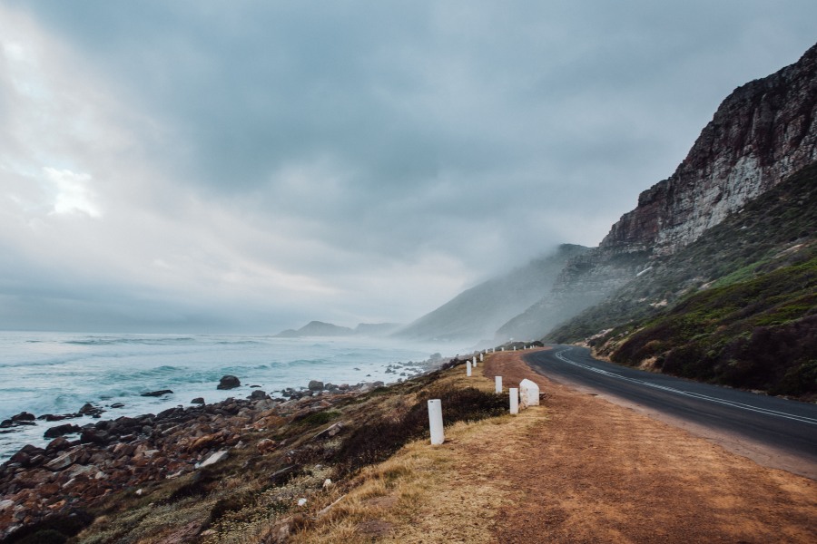 Misty Cliffs auf der Kap Halbinsel à Laura Nenz