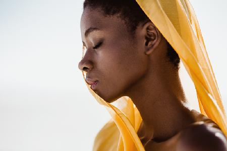 Femme sur la plage de Noordhoek, près du Cap