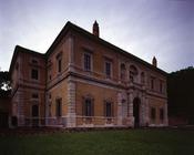 Lateral view of the facade, designed by Giorgio Vasari (1511-74) Giacomo Vignola (1507-75) and Barto