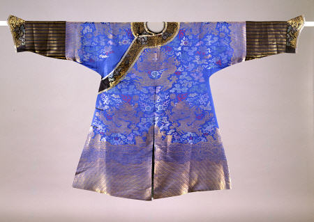 A Blue-Ground Brocade Dragon Robe, Late 19th Century à 