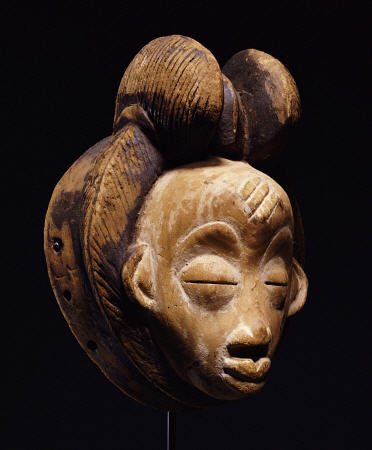 A Fine Punu Mask à 