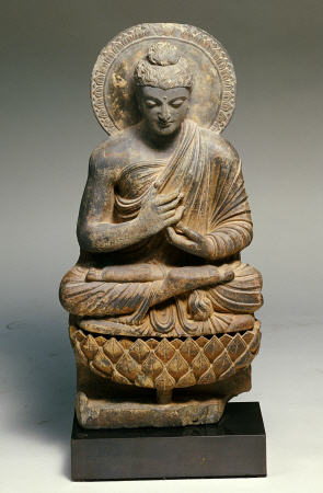 A Gandhara Grey Schist Figure Of Buddha,  2nd Century à 