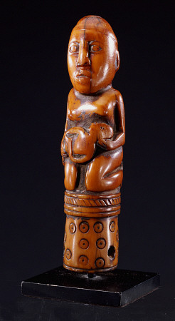 A Kongo Ivory Staff Finial Depicting A Kneeling Female Figure Holding A Child à 