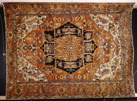 An Antique Heriz Carpet à 