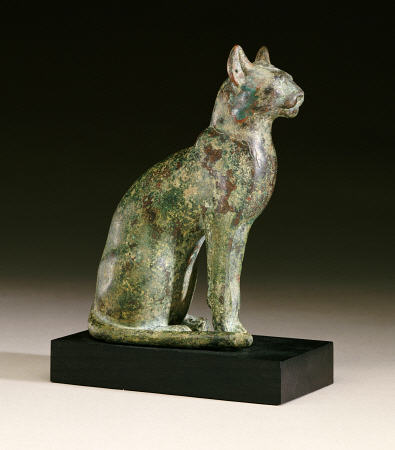An Egyptian Bronze Figure Of A Cat à 